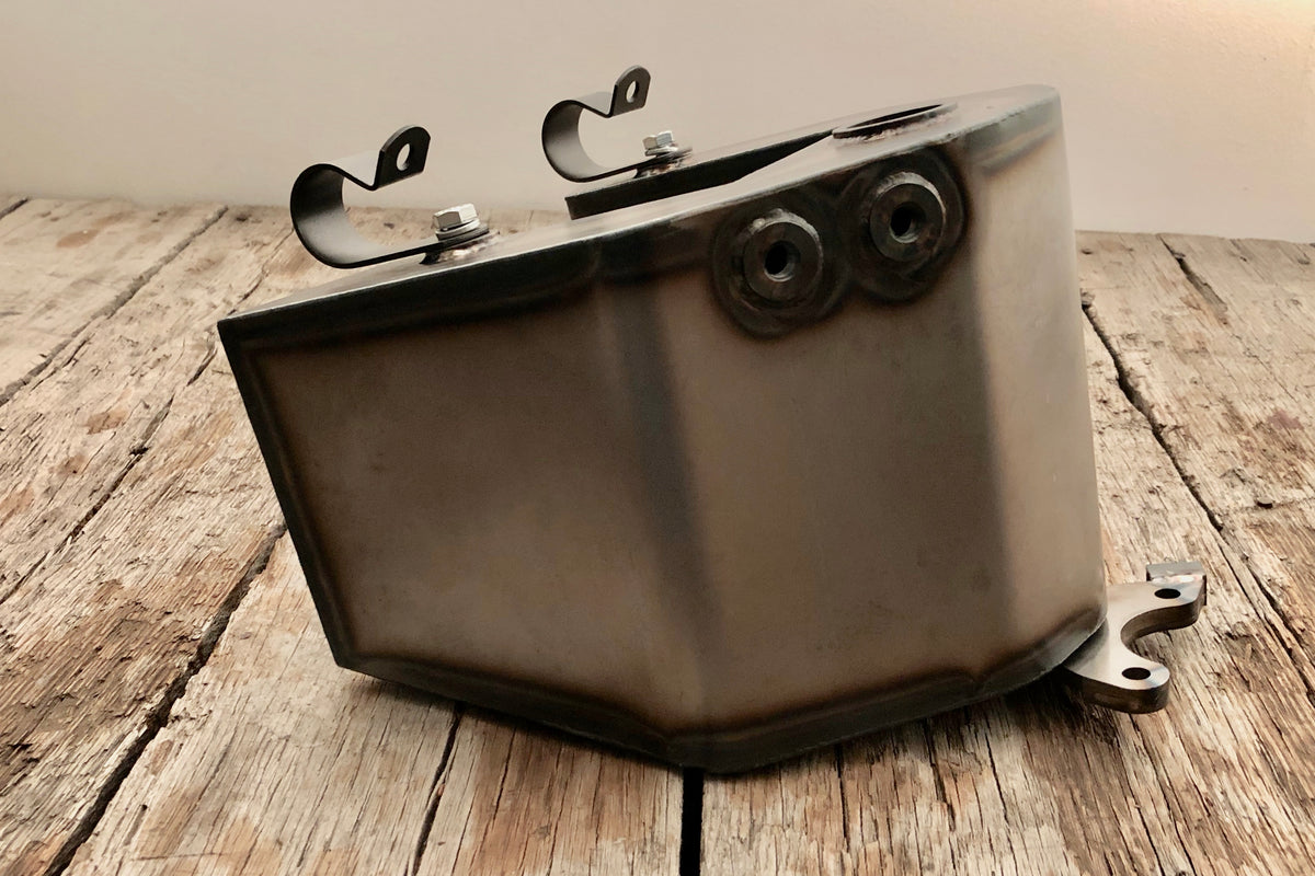 BOLT-ON OIL TANK FOR RIGID HARLEY-DAVIDSON BIG TWIN FRAMES – The