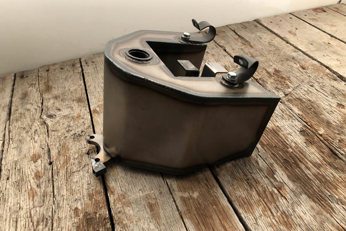 BOLT-ON OIL TANK FOR RIGID HARLEY-DAVIDSON BIG TWIN FRAMES – The