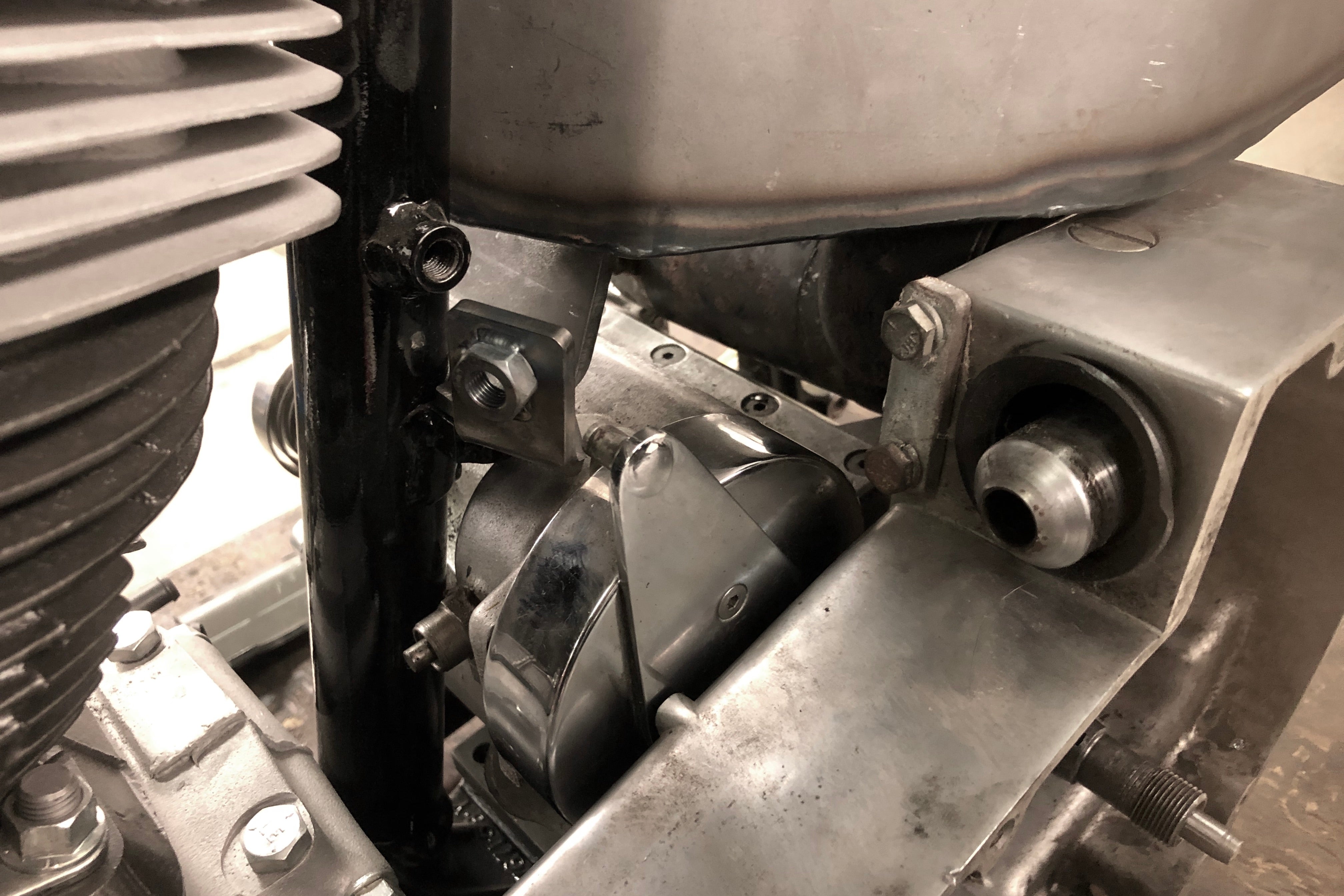 Bolt in Oil tank for Four Speed Swing Arm Frames – The Gasbox
