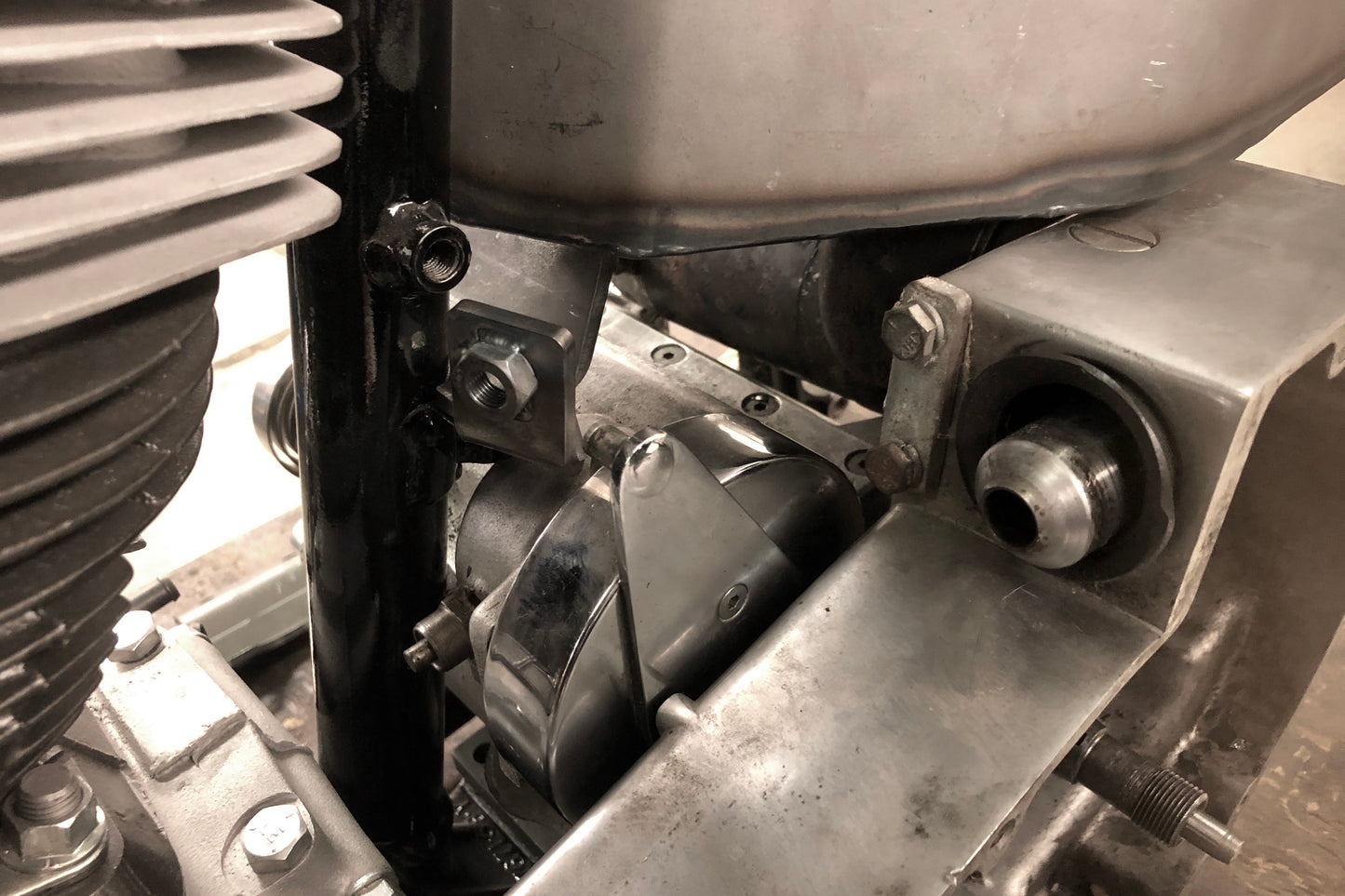Bolt in Oil tank for Four Speed Swing Arm Frames