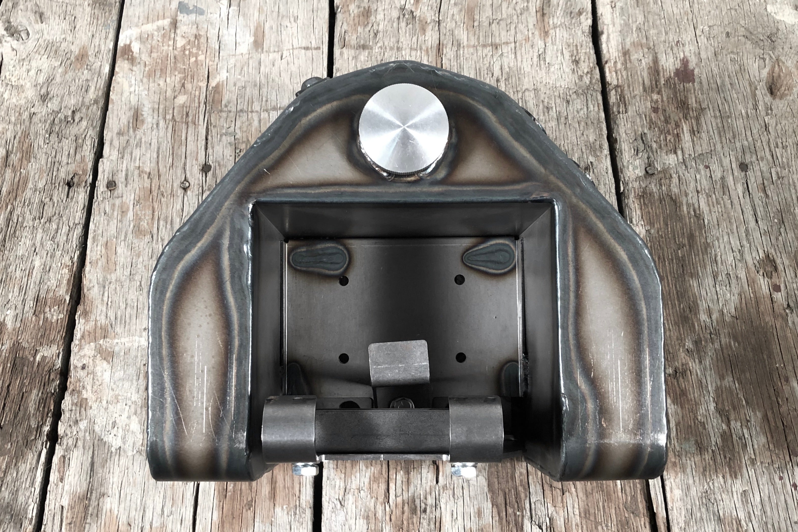 Bolt in Oil tank for Four Speed Swing Arm Frames – The Gasbox