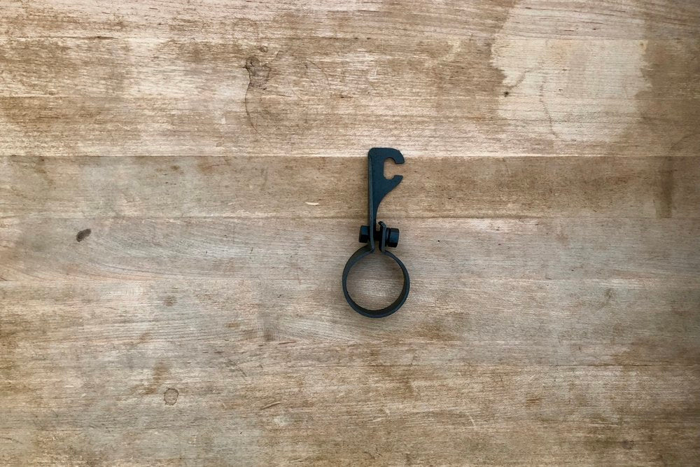 Up-sweep muffler clamp