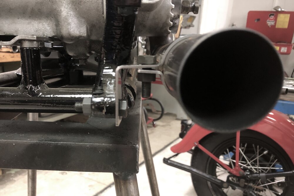 Rear pipe clamp for Shovelhead 2 into 1 exhaust